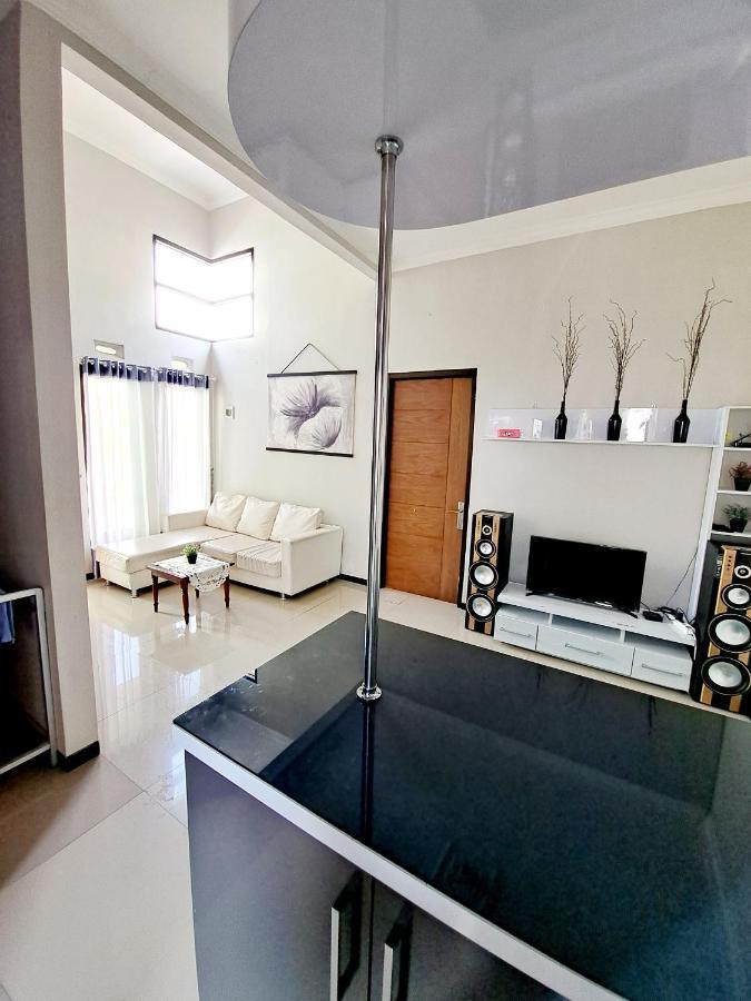Villa Petit Tour Бату Экстерьер фото